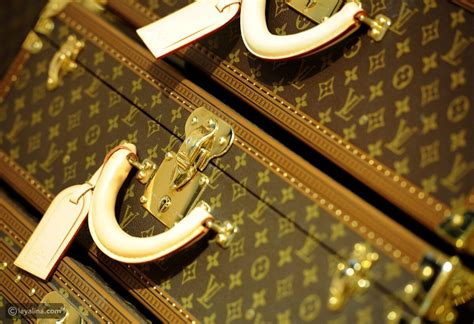 لمحة عن تاريخ شعار Louis Vuitton .